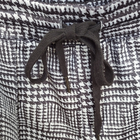 Pam & Gela Monochrome Patterned Joggers - Picture 4 of 12